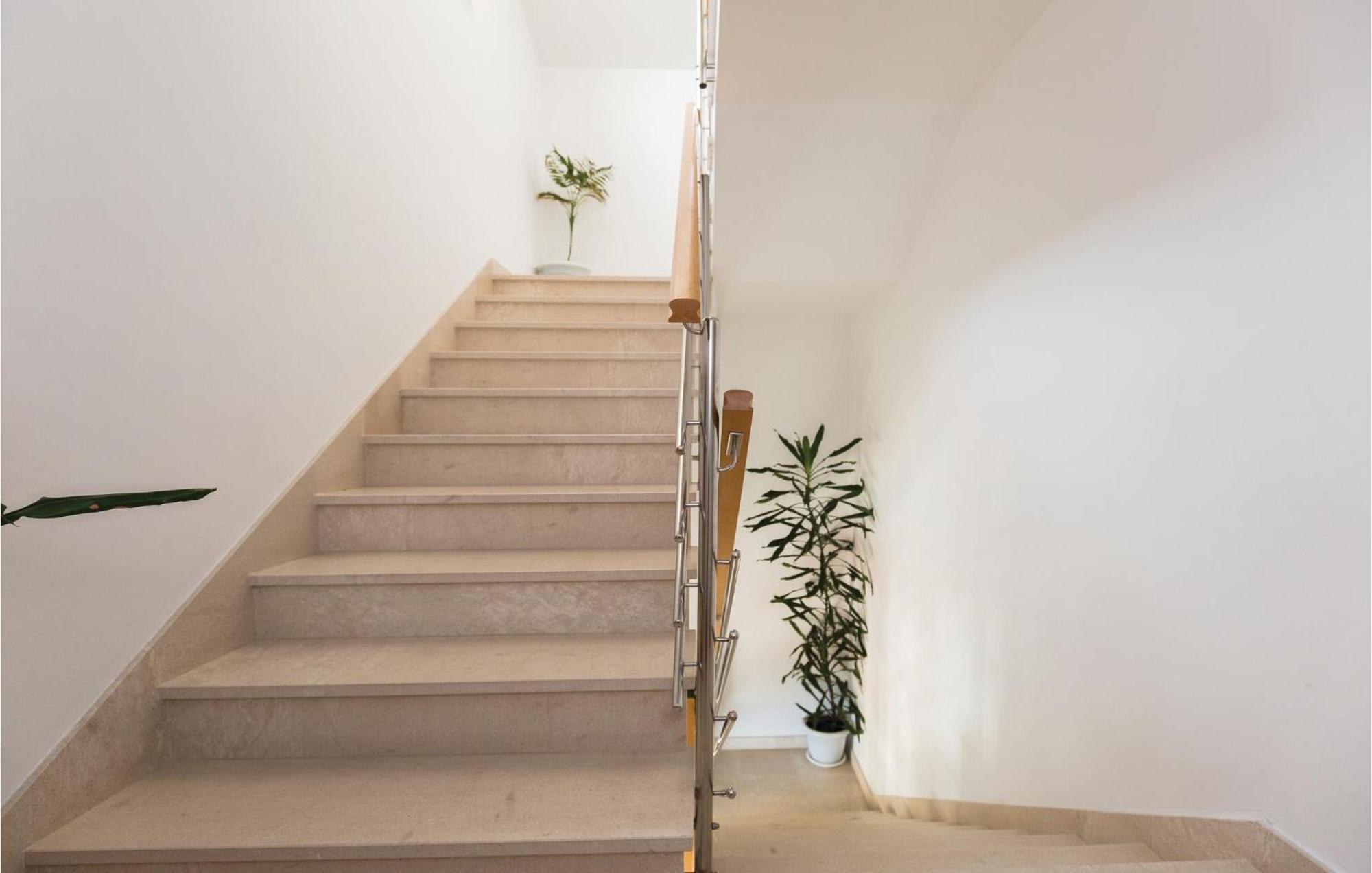 Stunning Apartment In Makarska With Wifi Eksteriør billede