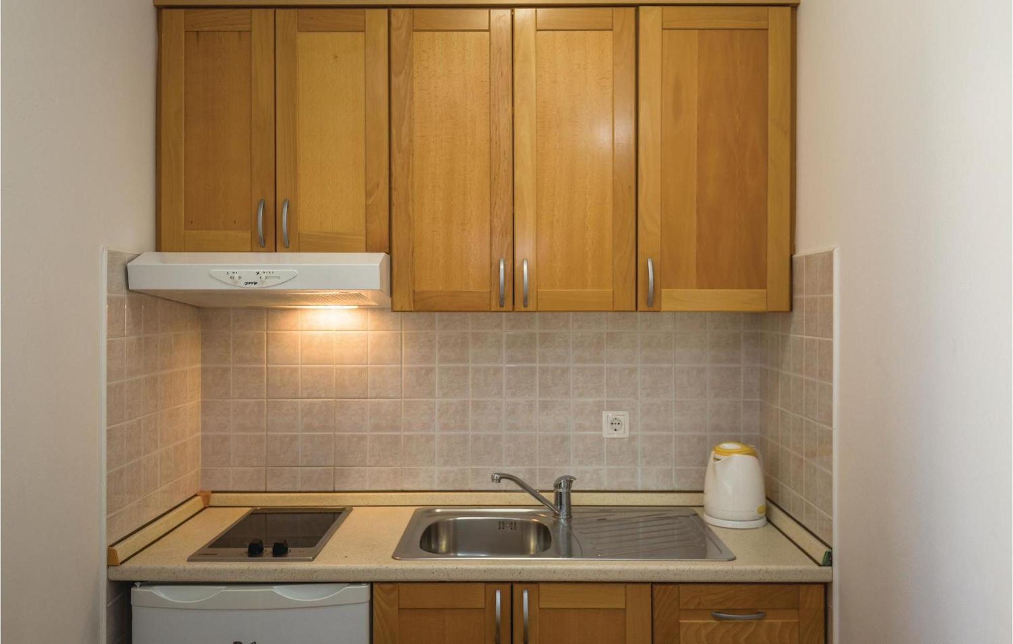 Stunning Apartment In Makarska With Wifi Eksteriør billede
