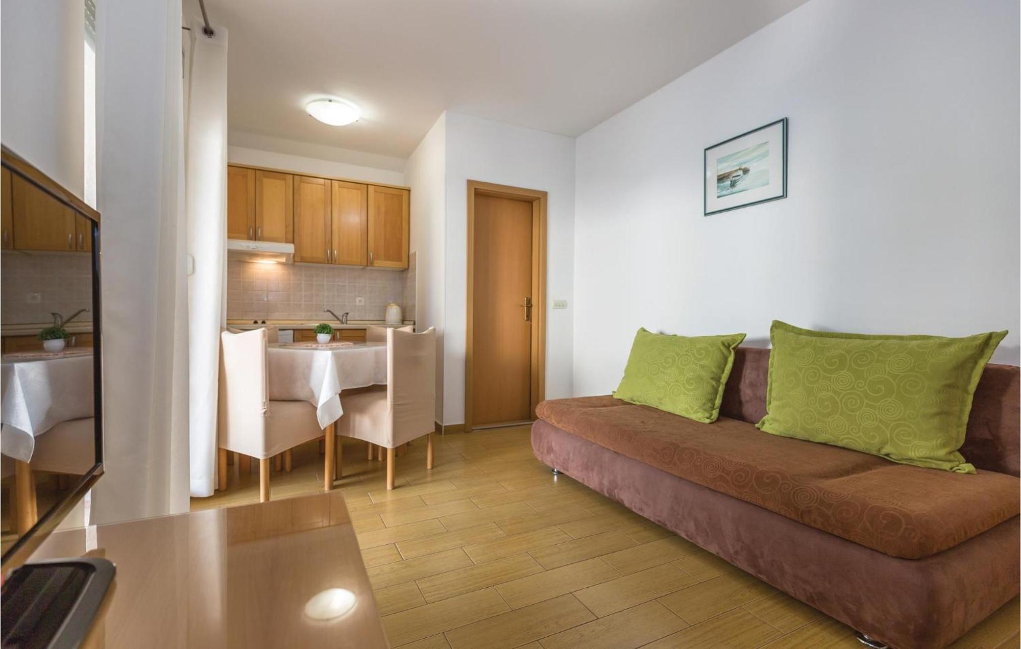 Stunning Apartment In Makarska With Wifi Eksteriør billede