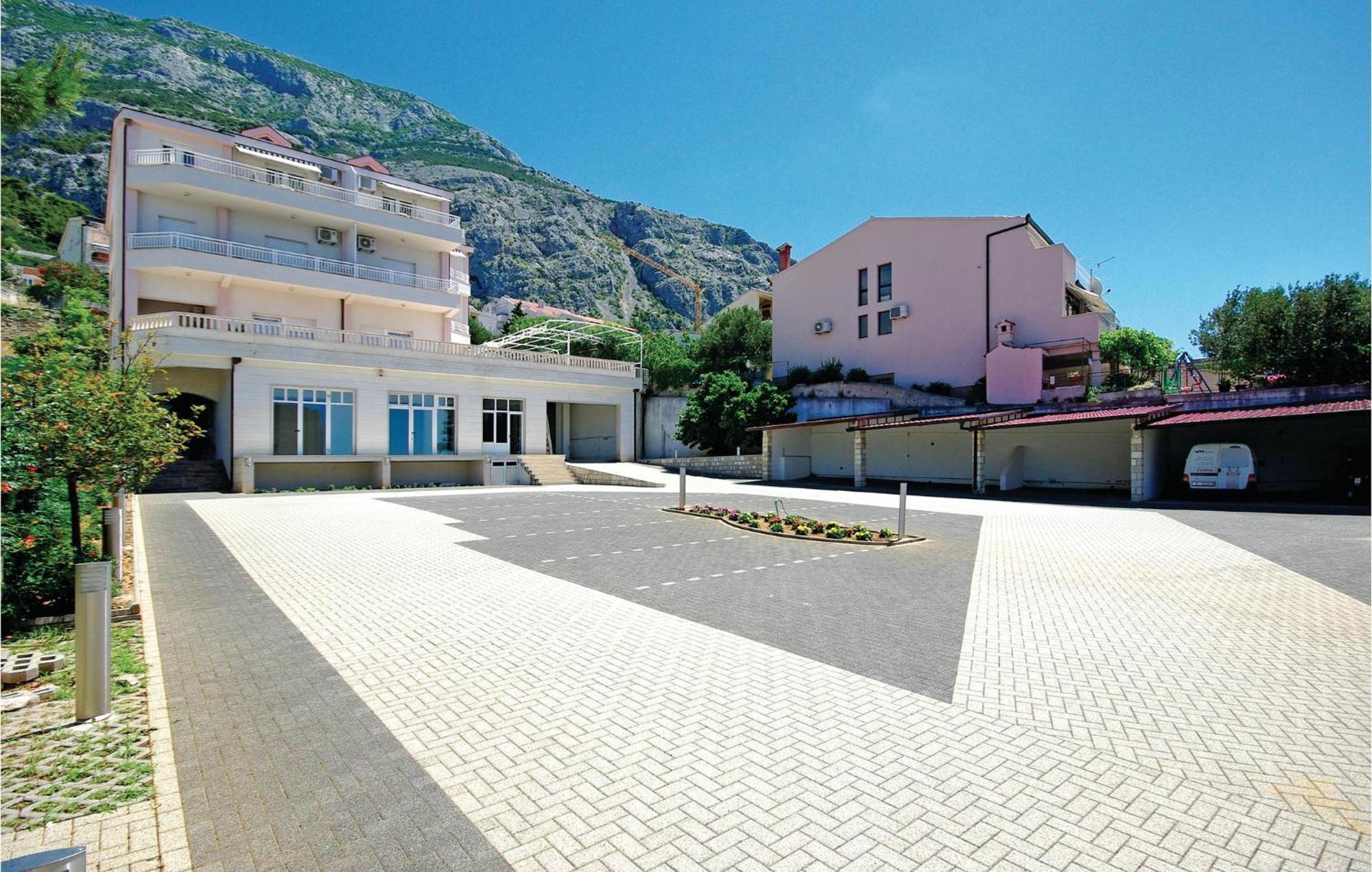 Stunning Apartment In Makarska With Wifi Eksteriør billede