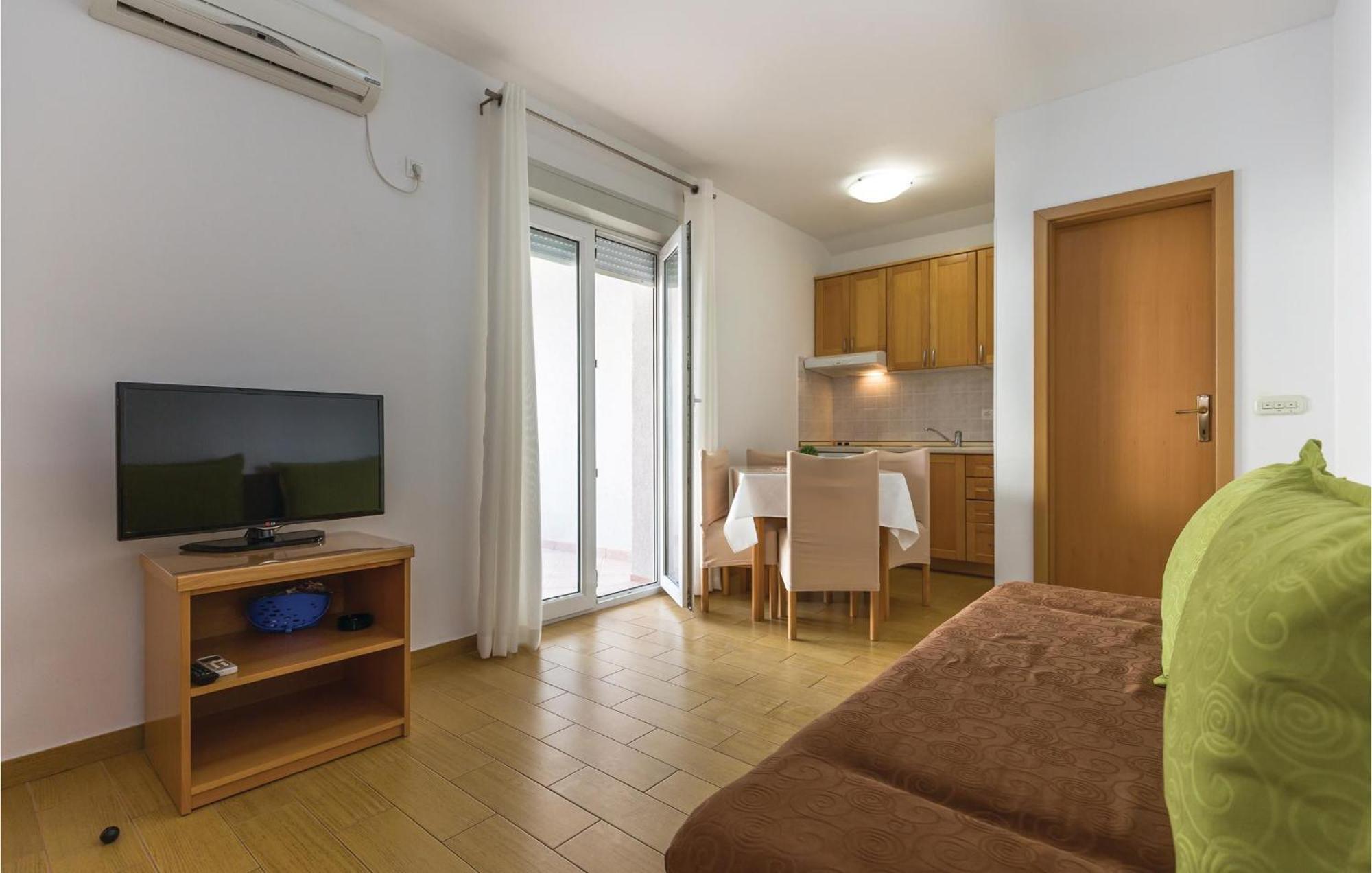 Stunning Apartment In Makarska With Wifi Eksteriør billede