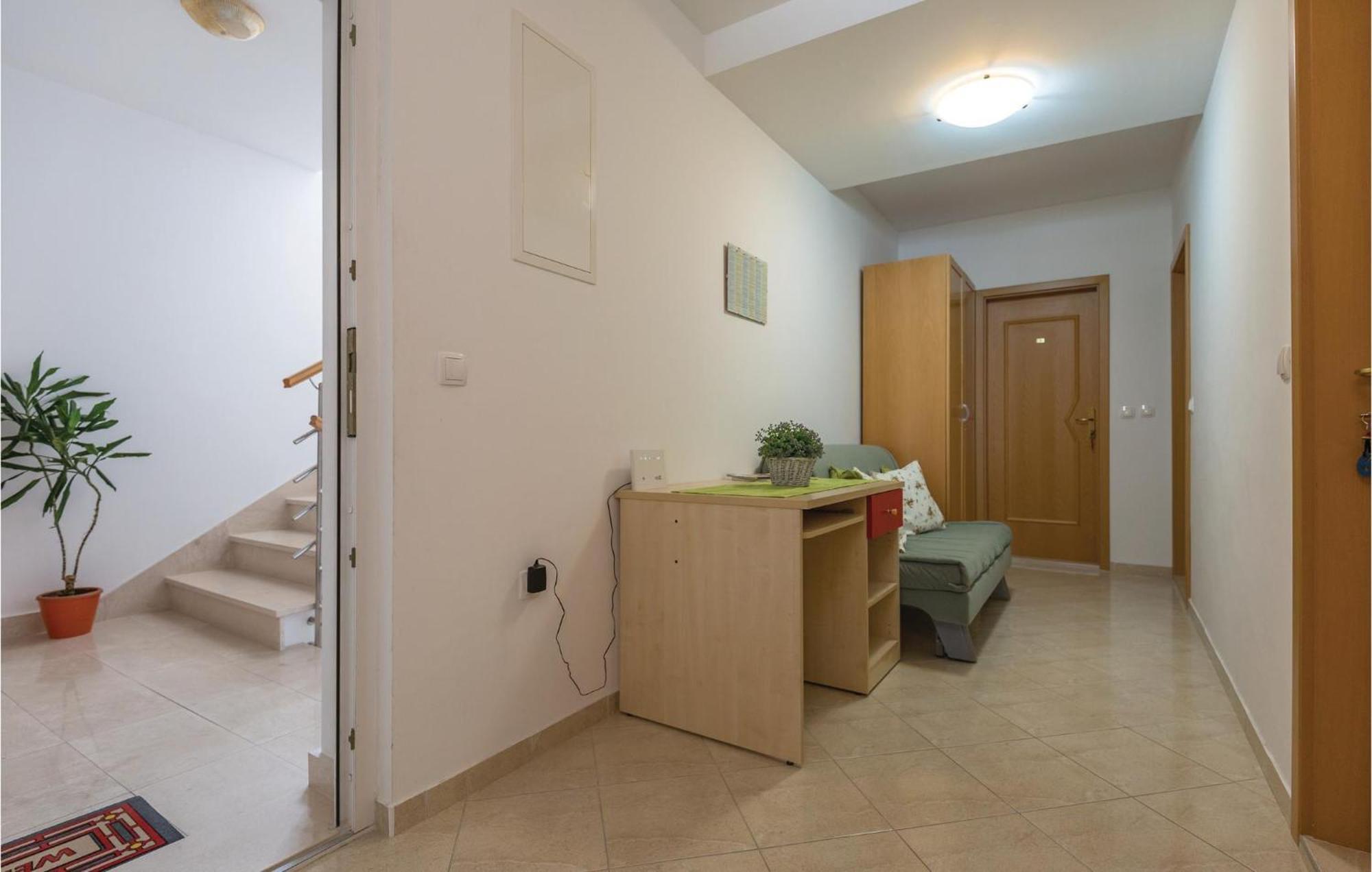 Stunning Apartment In Makarska With Wifi Eksteriør billede